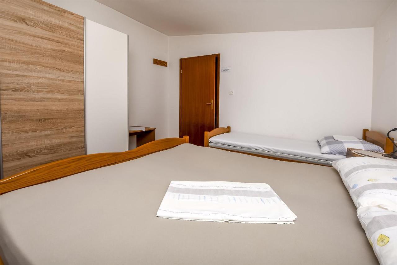 Apartment Kucinic ロゴズニッツァ エクステリア 写真